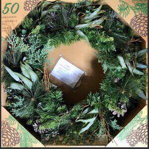 Couronne PreLit Battery Operated 32" Artificial Wreath with Dual Color LED Light